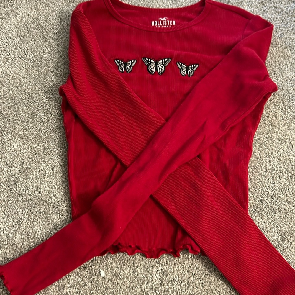 Red with butterfly’s women’s holister top size extra small
